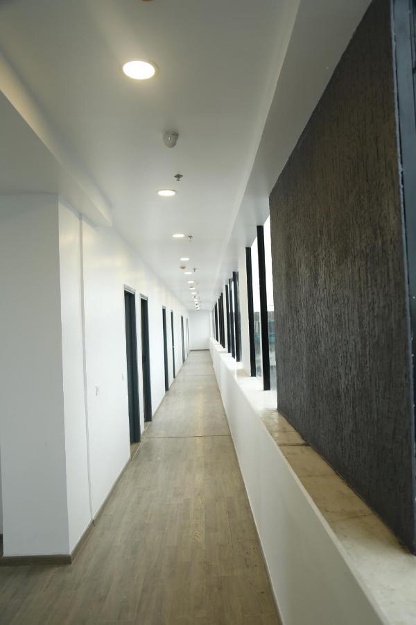 Uptown Hotel Нагпур Екстериор снимка