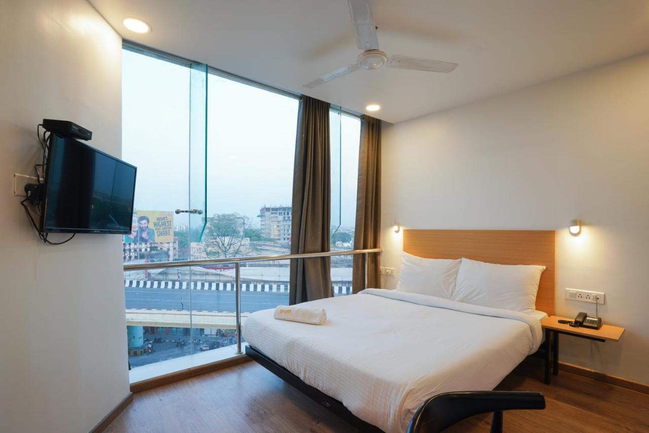 Uptown Hotel Нагпур Екстериор снимка