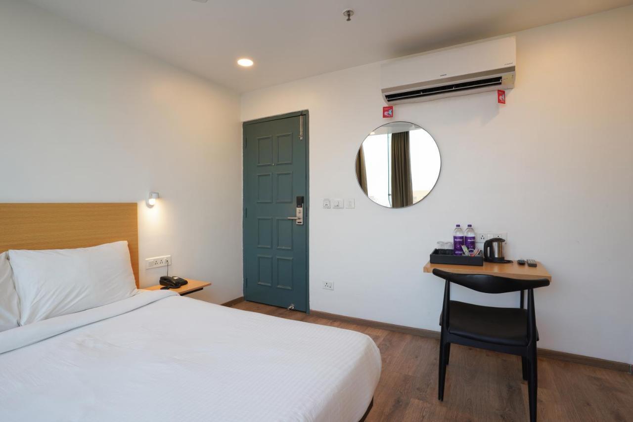 Uptown Hotel Нагпур Екстериор снимка